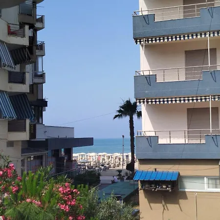 Sea View On The Coast شقة دراس